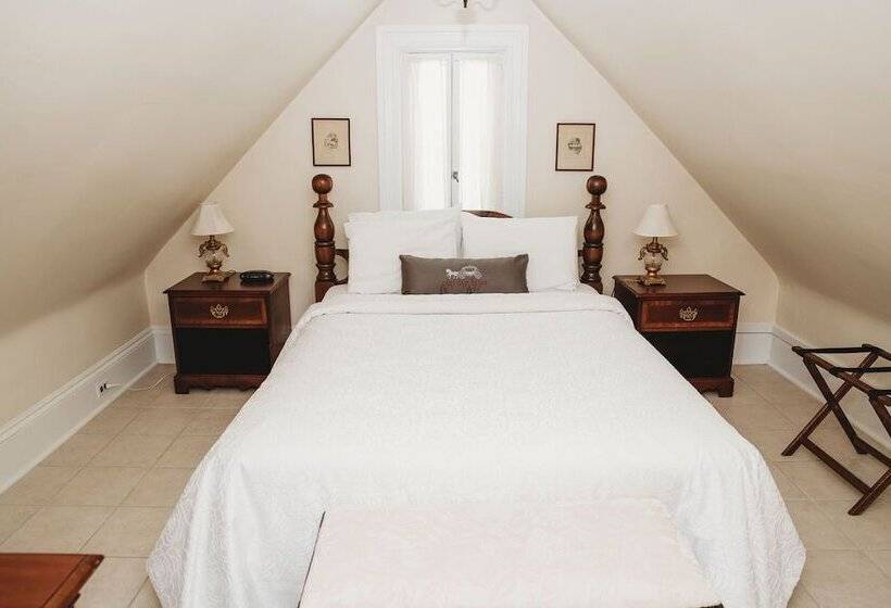 فندق Grey Gables Inn