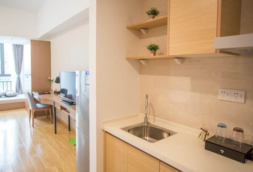 בית מלון כפרי Live Inn Greenland Central Plaza