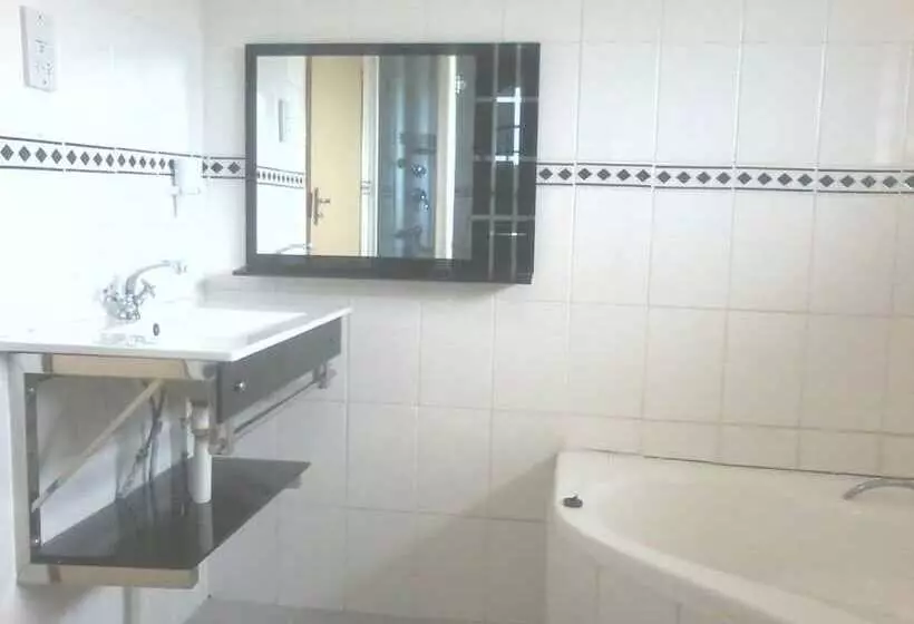 هتل Sharon Avenue Guesthouse