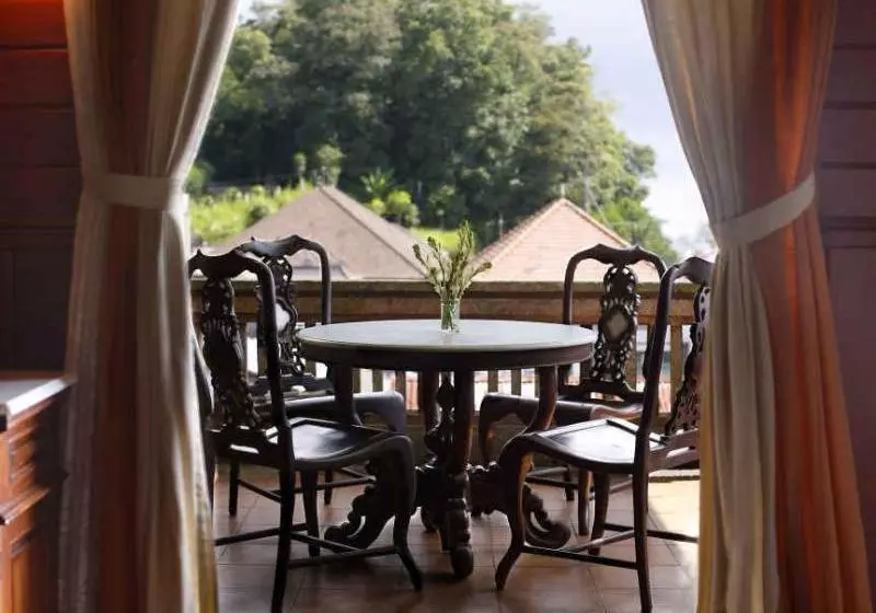 Hotelli The Volcania Guest House