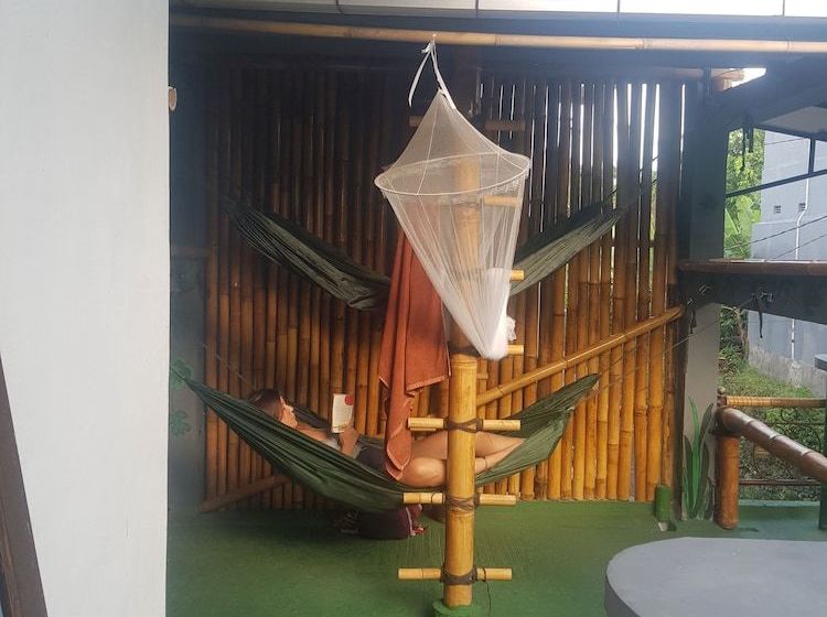 ホテル 24/7 Bed & Breakfast