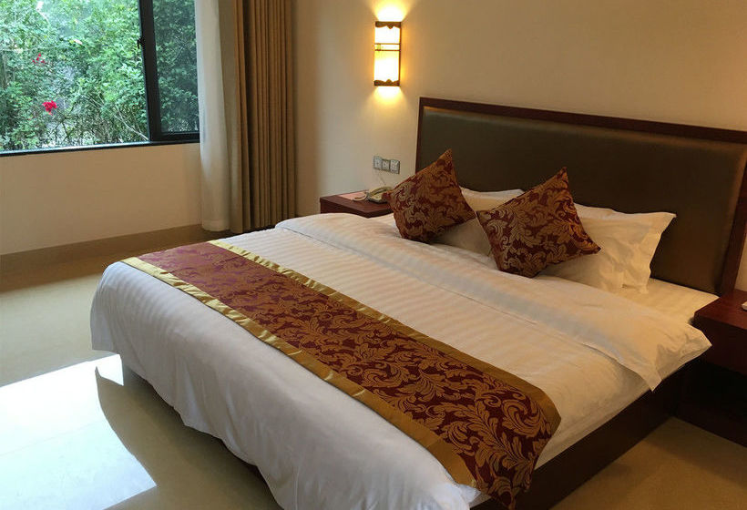 Yangshuo Mountain Top Retreat