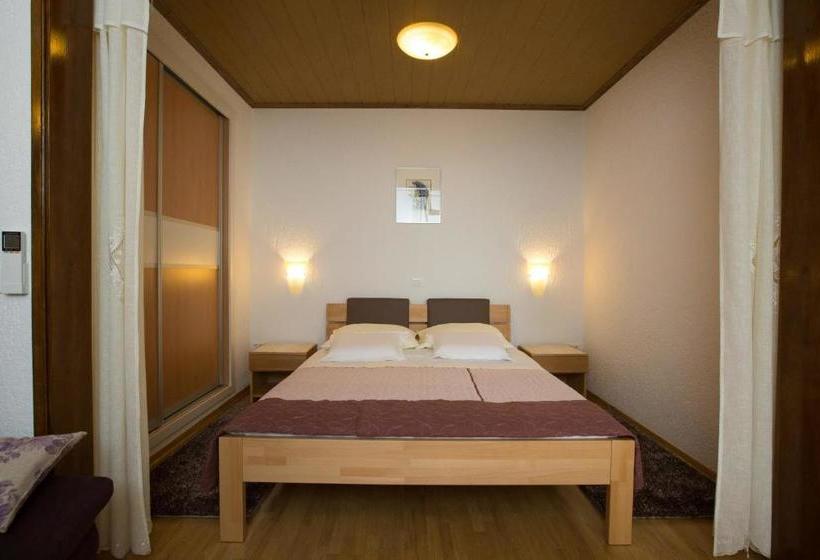 فندق Apartments Villa Nola