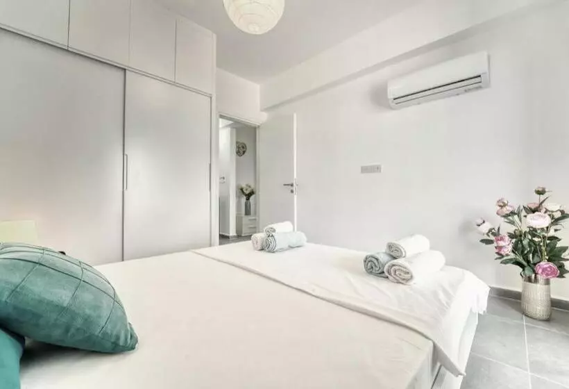 Hotelli Aphrodite Beachfront Resort