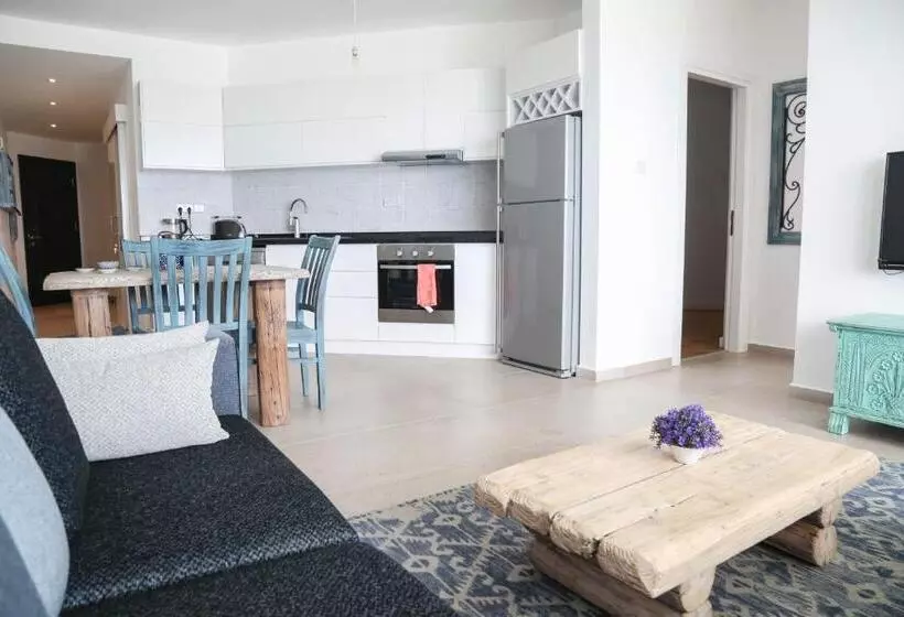 Hotelli Aphrodite Beachfront Resort