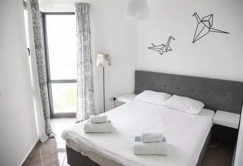 Hotelli Aphrodite Beachfront Resort