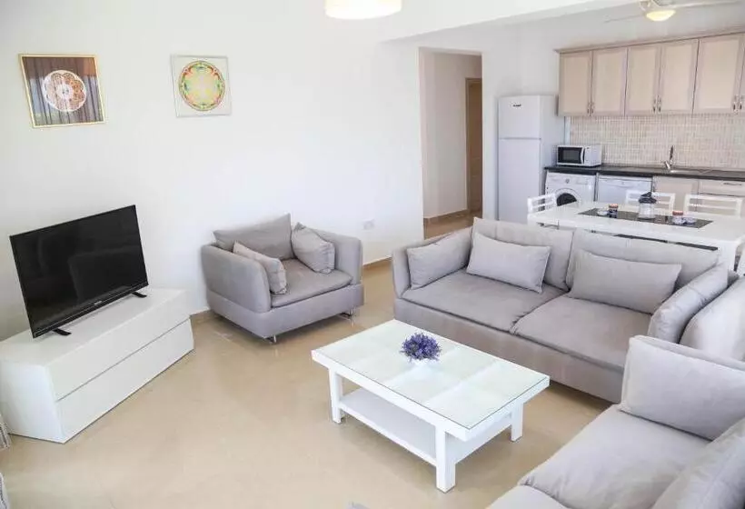 Hotelli Aphrodite Beachfront Resort