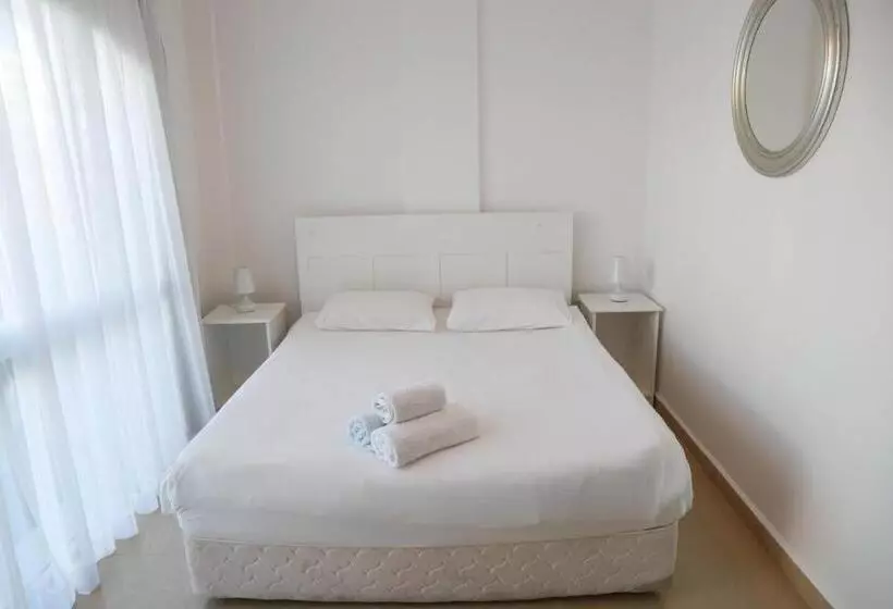 Hotelli Aphrodite Beachfront Resort