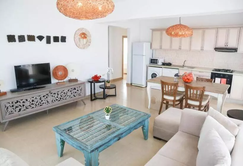 Hotelli Aphrodite Beachfront Resort