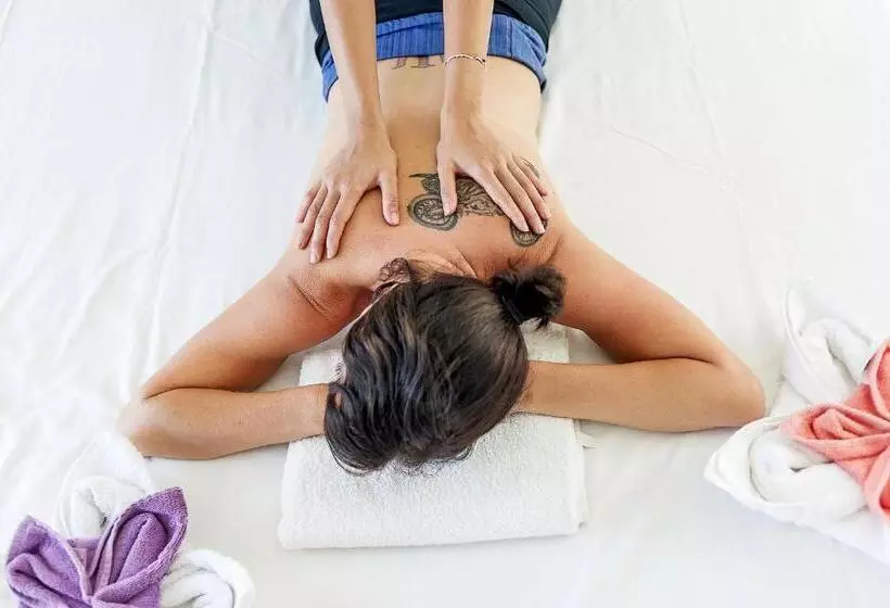 Hotelli Aphrodite Beachfront Resort