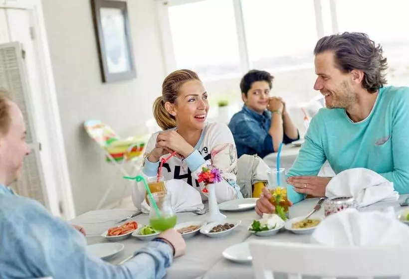 Hotelli Aphrodite Beachfront Resort