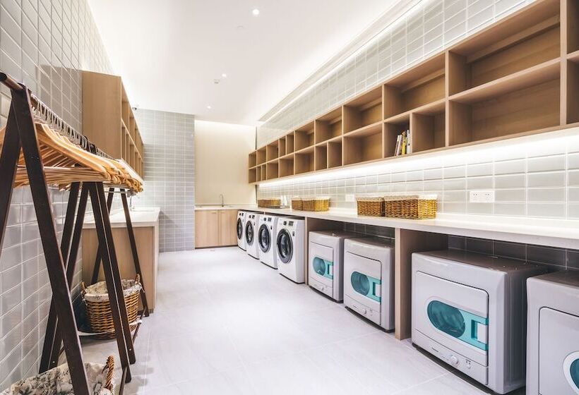 Atour Hotel Hongqiao Hub National Exhibition Center Shanghai