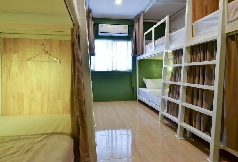 호텔 Baan Baan Hostel