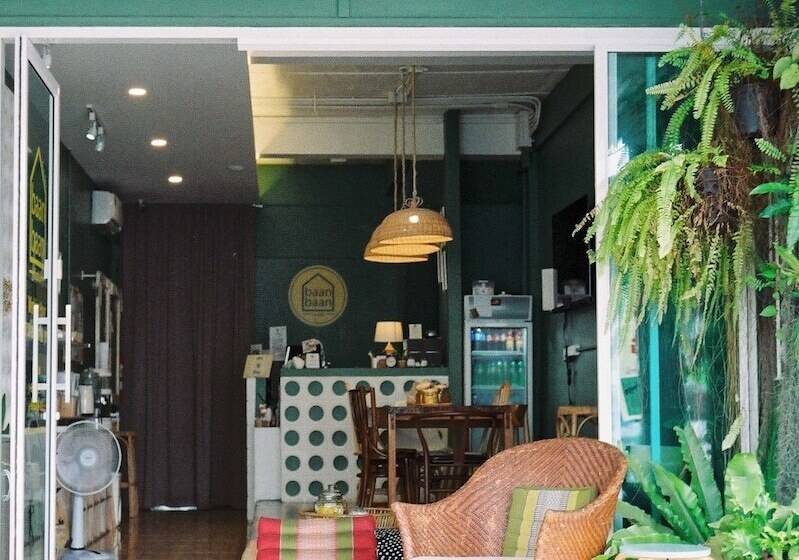 호텔 Baan Baan Hostel