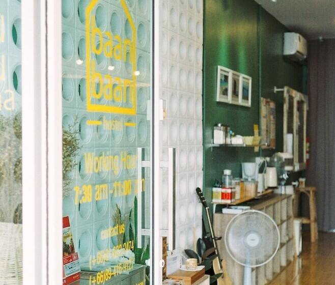 호텔 Baan Baan Hostel