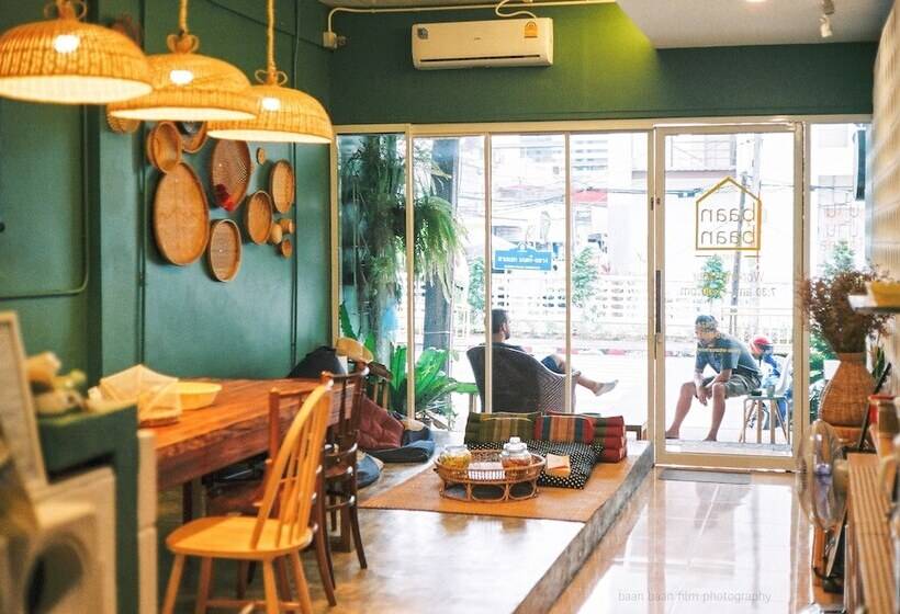 호텔 Baan Baan Hostel