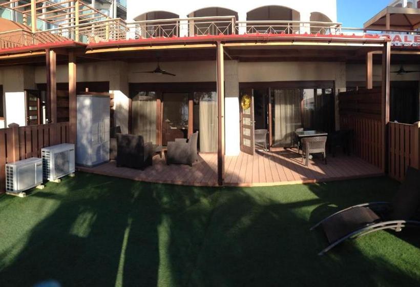 בית מלון כפרי Darlex Apartments Galatex Beach Center