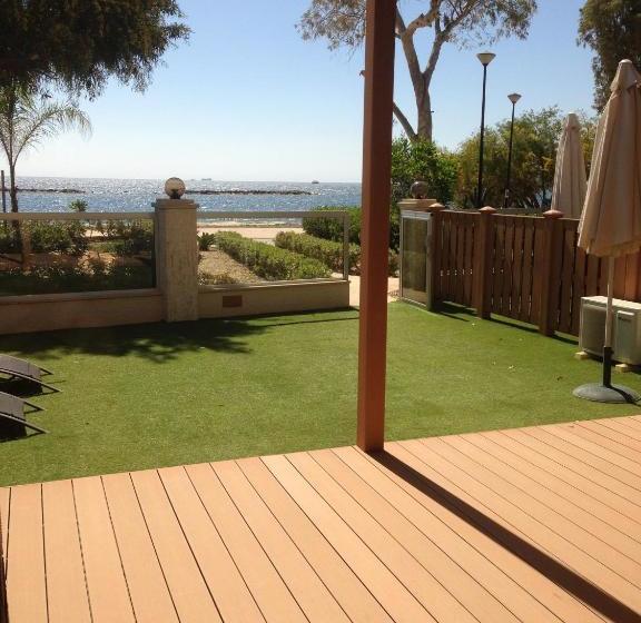 בית מלון כפרי Darlex Apartments Galatex Beach Center