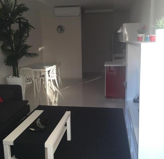 בית מלון כפרי Darlex Apartments Galatex Beach Center