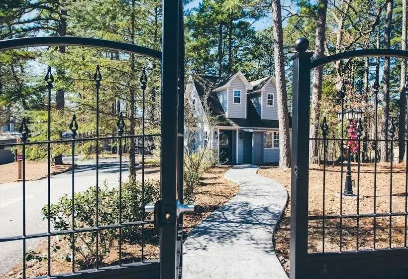 ホテル Hogsveil Cottages   Harry Potter Themed