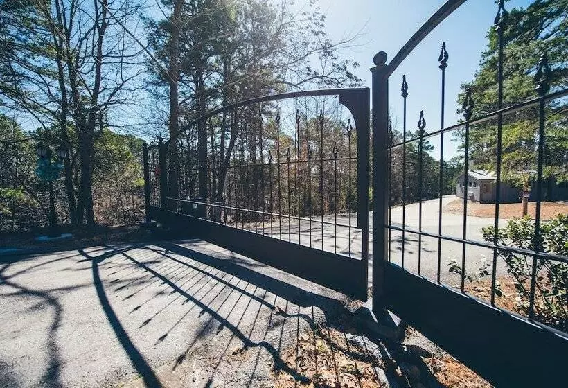 ホテル Hogsveil Cottages   Harry Potter Themed