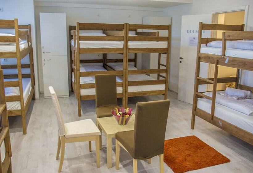 ホテル Hostel Poolside