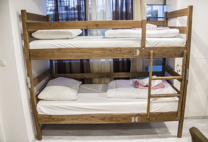 ホテル Hostel Poolside