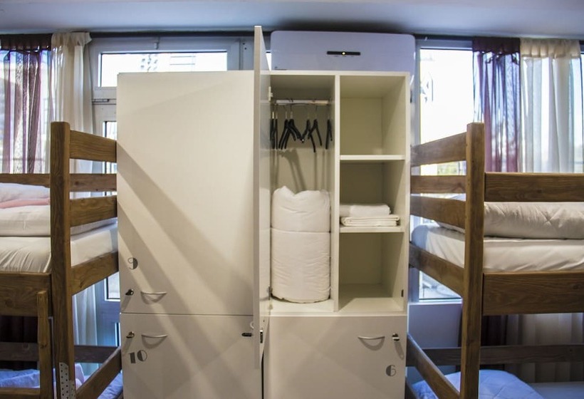 ホテル Hostel Poolside