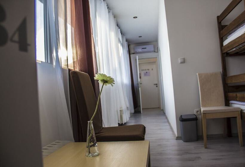 ホテル Hostel Poolside