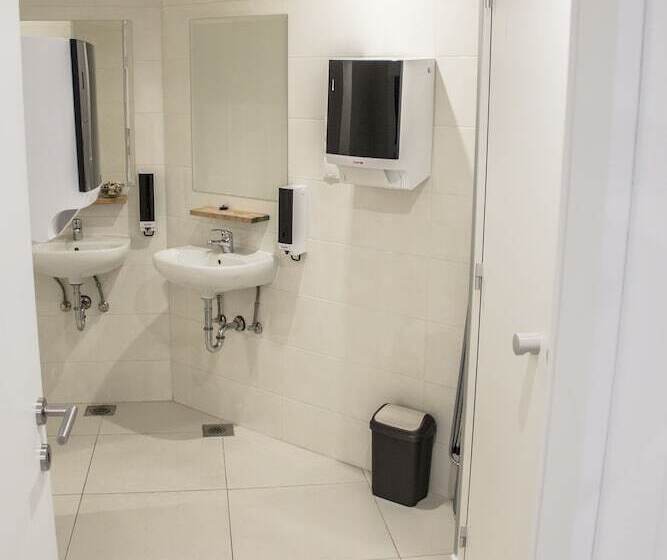 ホテル Hostel Poolside