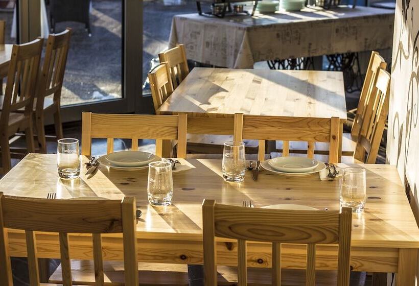 ホテル Hostel Poolside