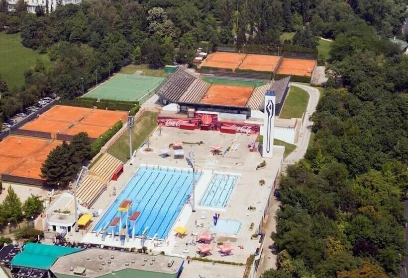 ホテル Hostel Poolside