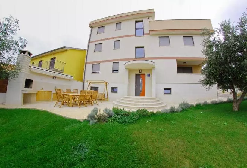 ホテル Pula Comfort Apartments