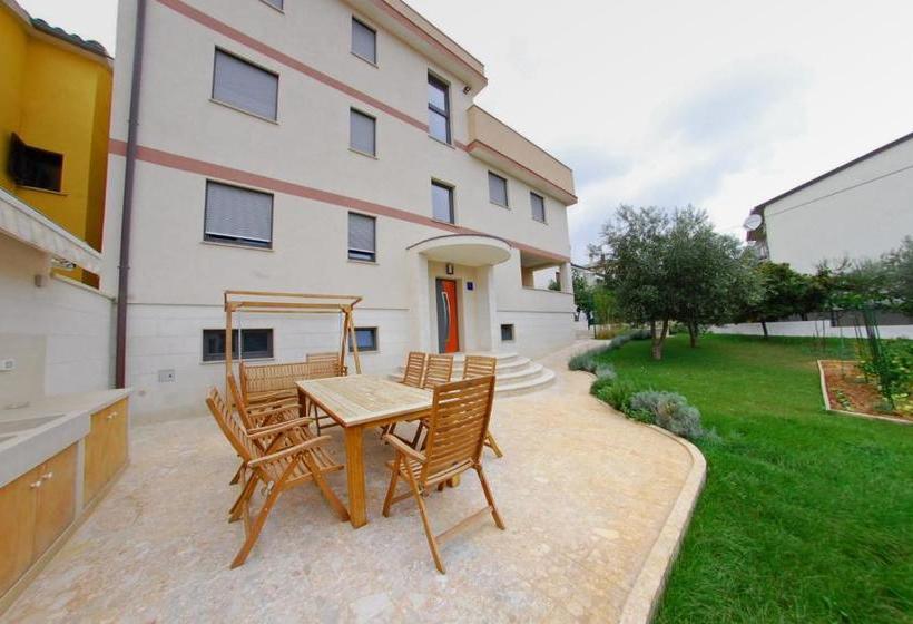 فندق Pula Comfort Apartments