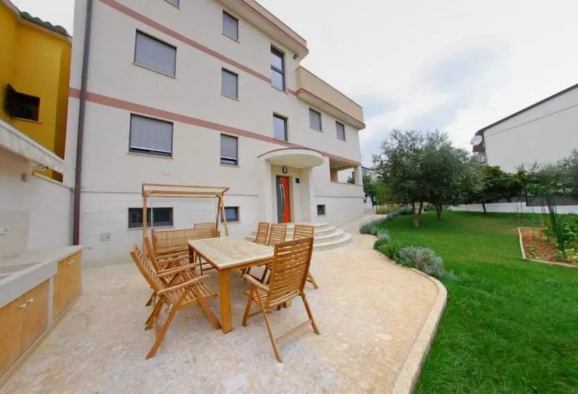 ホテル Pula Comfort Apartments