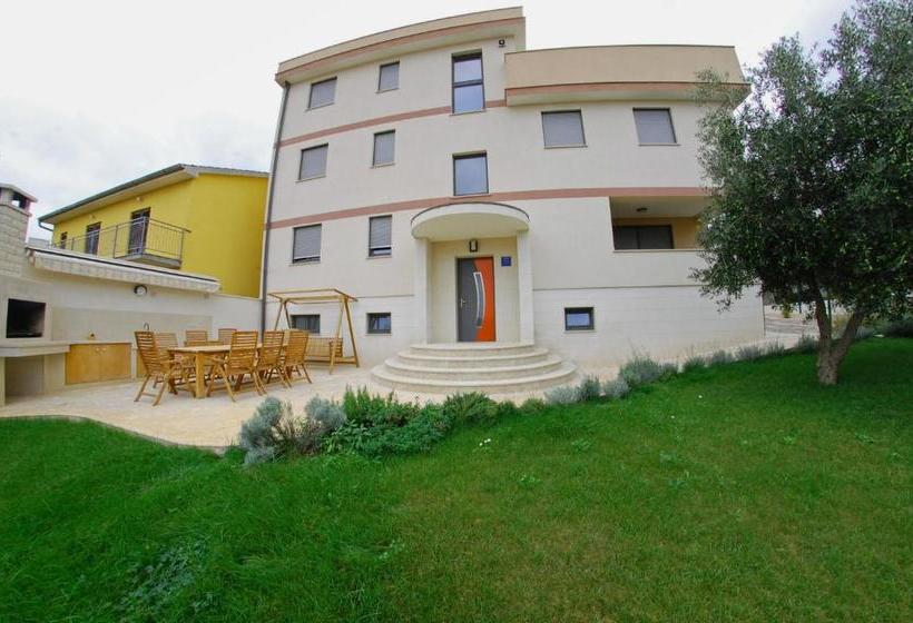 فندق Pula Comfort Apartments