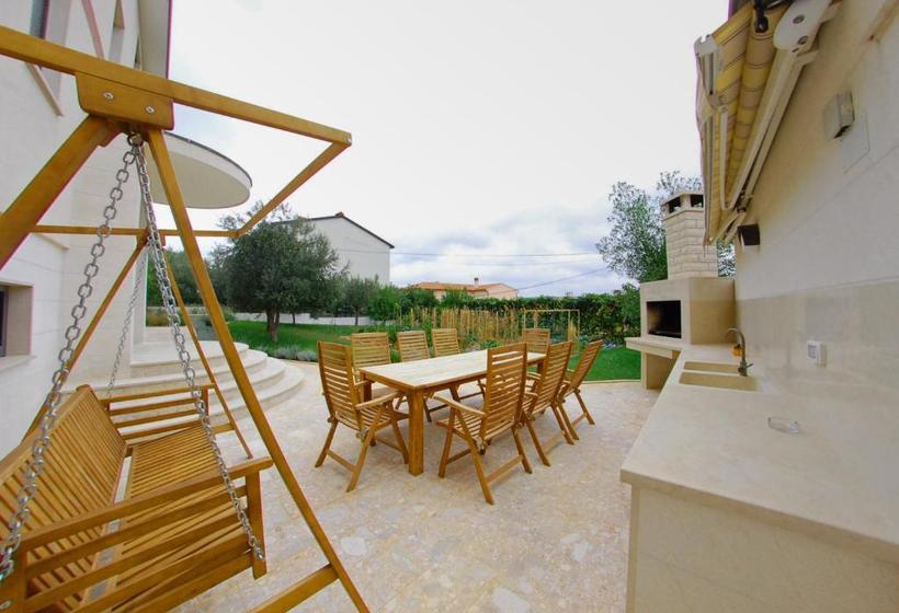 فندق Pula Comfort Apartments