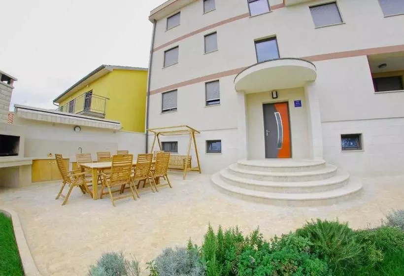 ホテル Pula Comfort Apartments