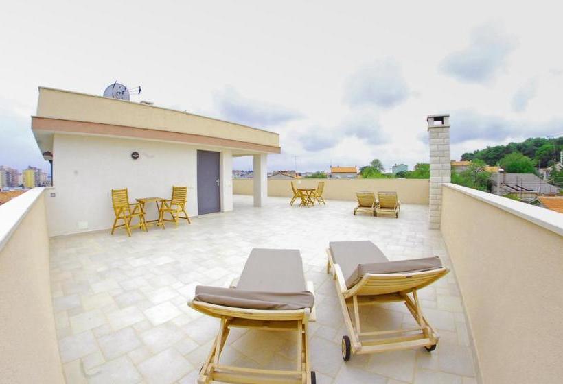 فندق Pula Comfort Apartments