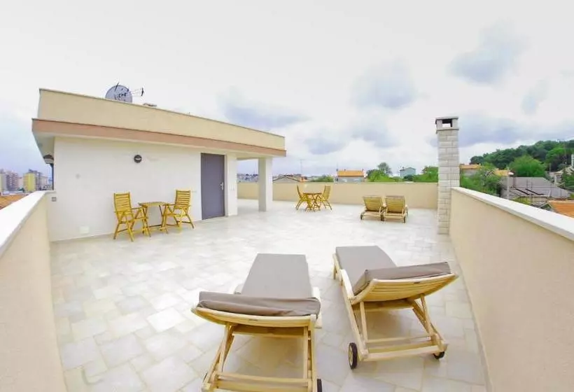 ホテル Pula Comfort Apartments