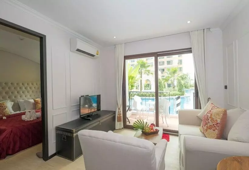 Hotelli The Symphony Suites Pattaya