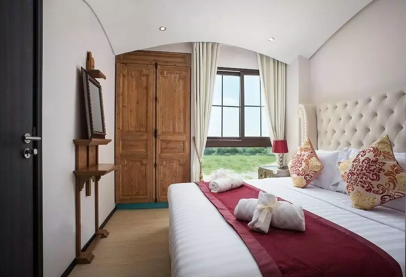 Hotelli The Symphony Suites Pattaya