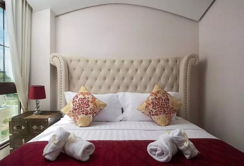 Hotelli The Symphony Suites Pattaya