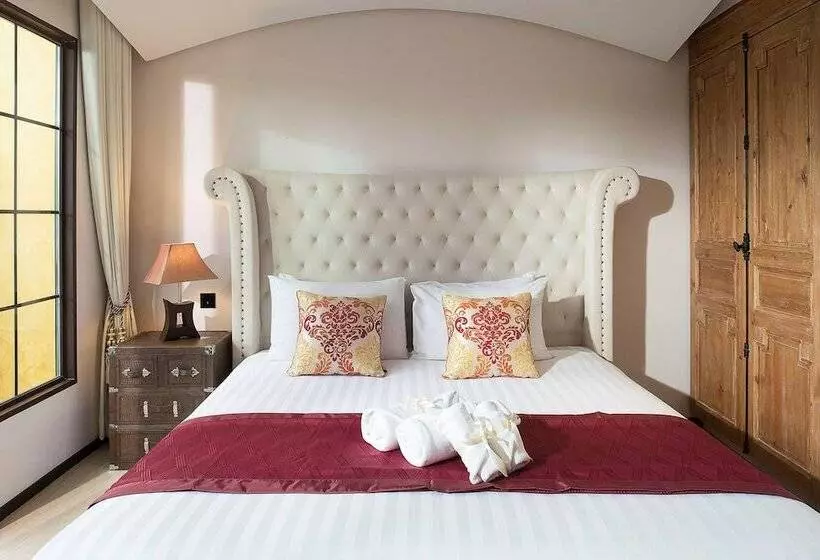 Hotelli The Symphony Suites Pattaya