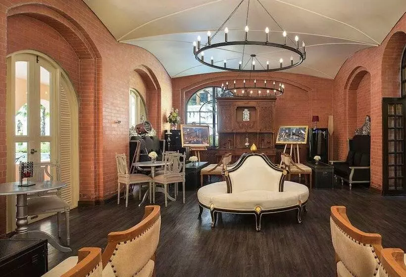 Hotelli The Symphony Suites Pattaya