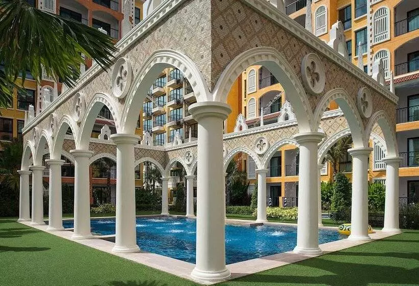 Hotelli The Symphony Suites Pattaya