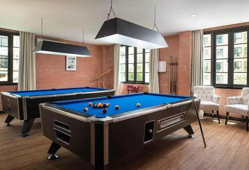 Hotelli The Symphony Suites Pattaya