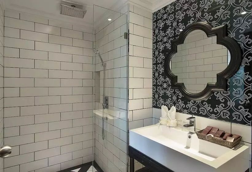 Hotelli The Symphony Suites Pattaya