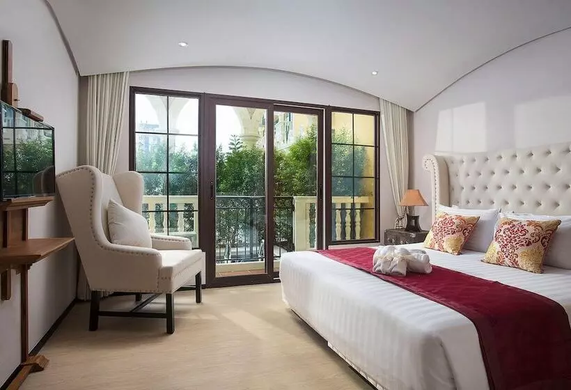 Hotelli The Symphony Suites Pattaya