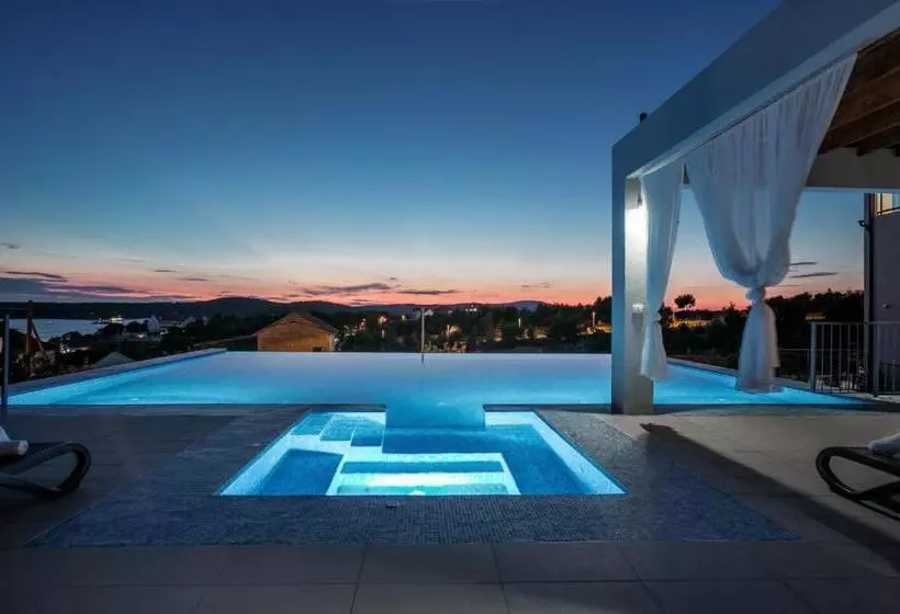 Hotelli Villa Toma